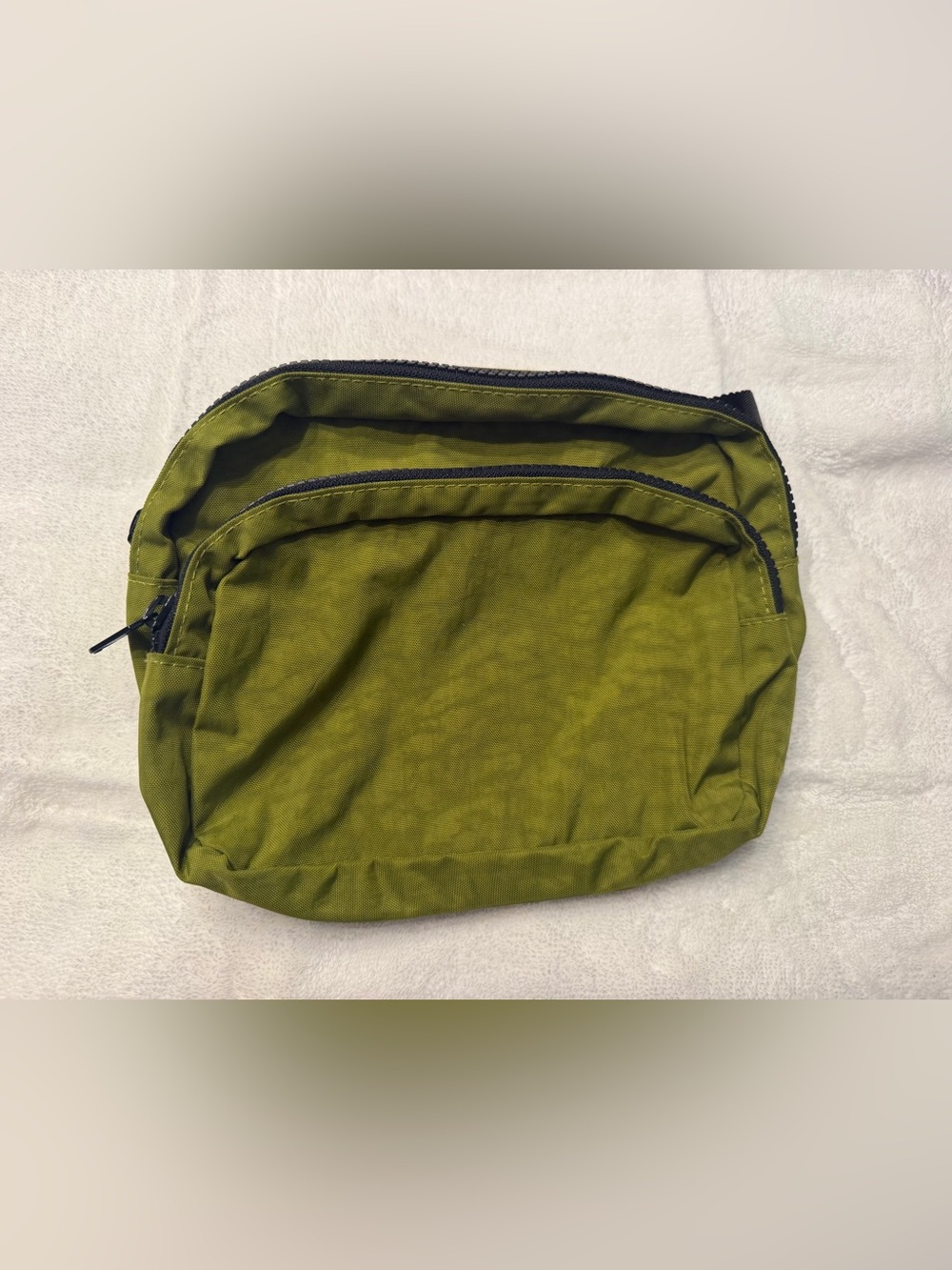 BAGGU Green Crossbody Pouch
